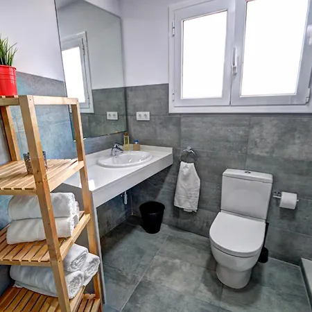 Апартаменти Amazing Terrace In The Center By Hello Homes Сіджас